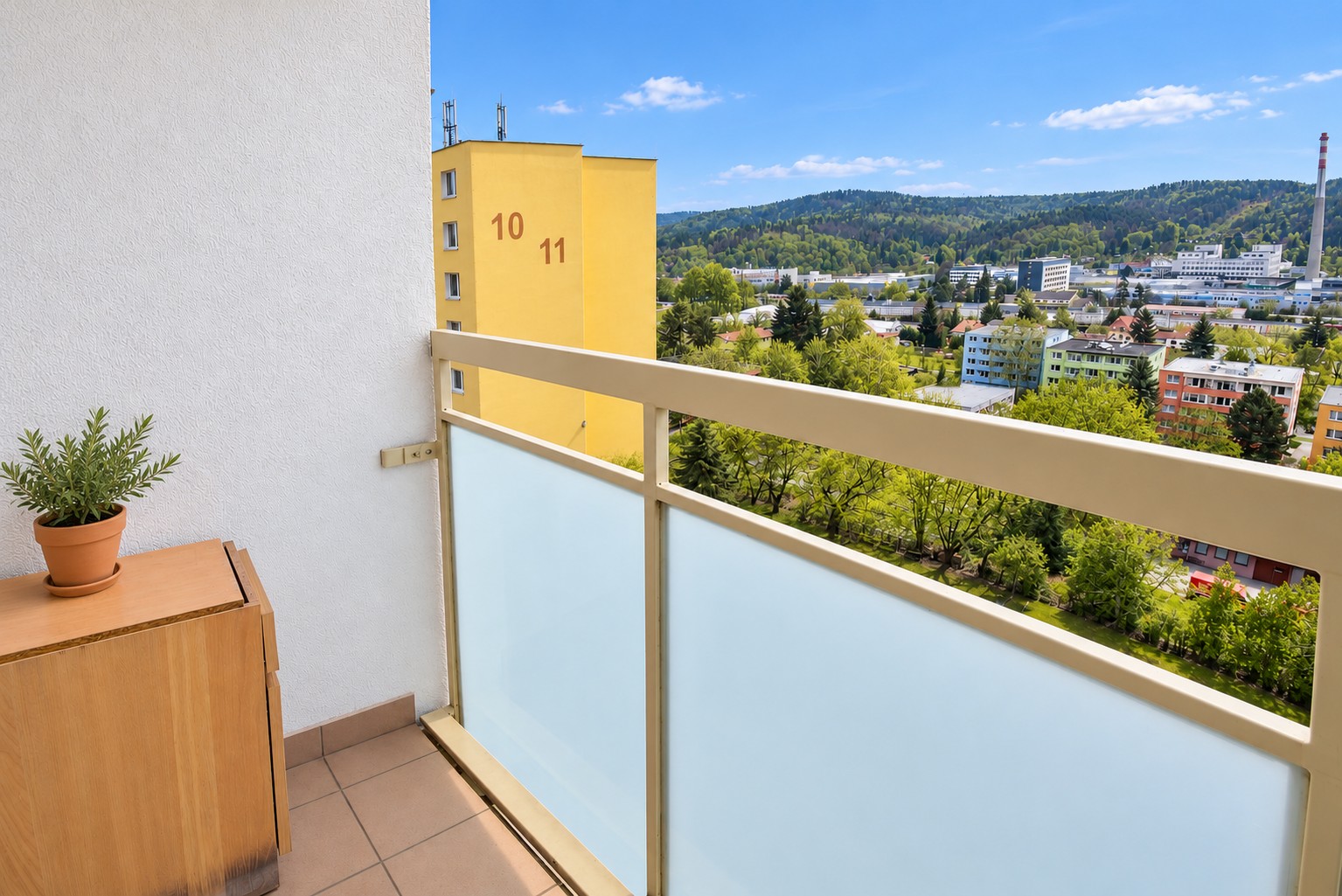 Byt 1+1, Brno – balkon s výhledem